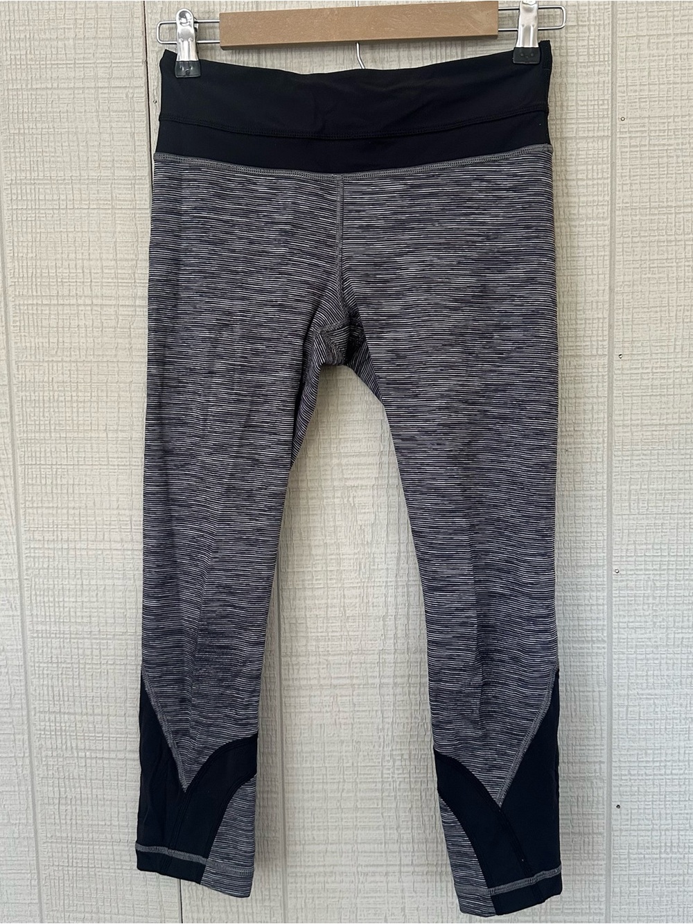 Lululemon Run Inspire Crop II Leggings
Grey Space Dye Black Mesh Size 4